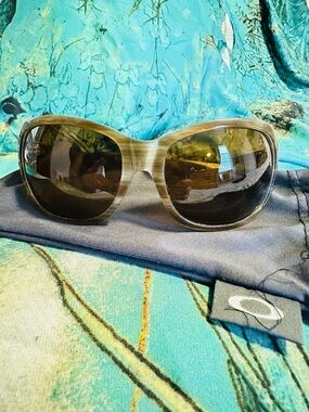 Oakley Embrace Women’s Wrap Sunglasses - Tan Frame, Dark Brown Lenses